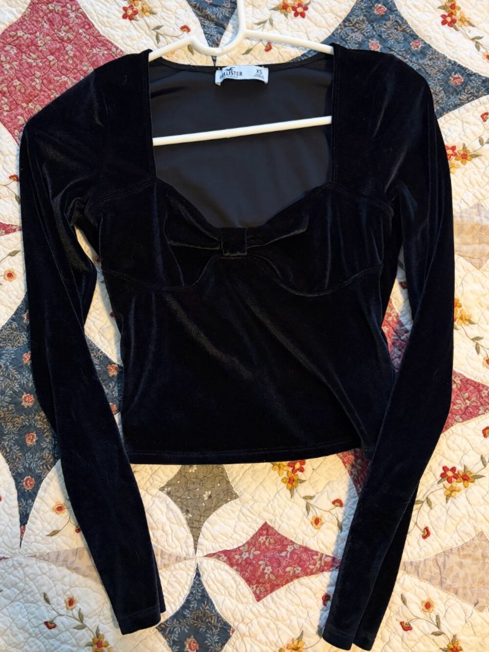 Hollister Black Velvet Sweetheart Bow Long Sleeve Crop Top XS